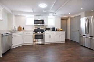 Building Photo - 306 Bryant Ave