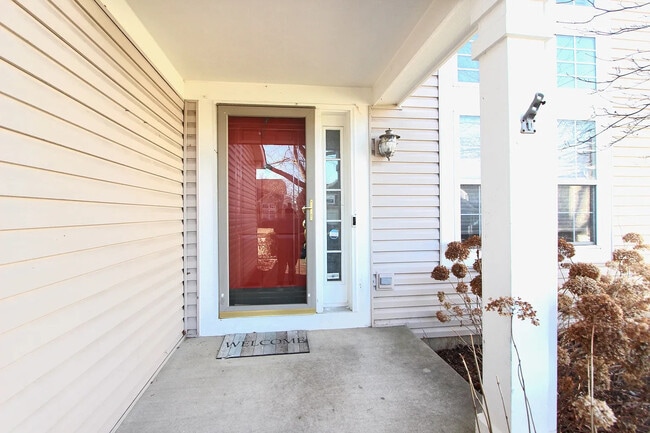 Building Photo - 18376 W Springwood Dr