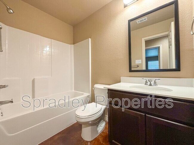 Building Photo - 1004 San Saba