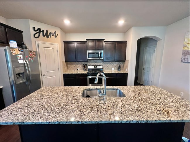 Foto del edificio - 16945 River Park Dr