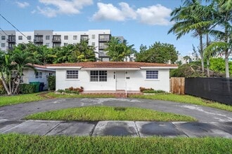 Building Photo - 4090 SW 69th Ave