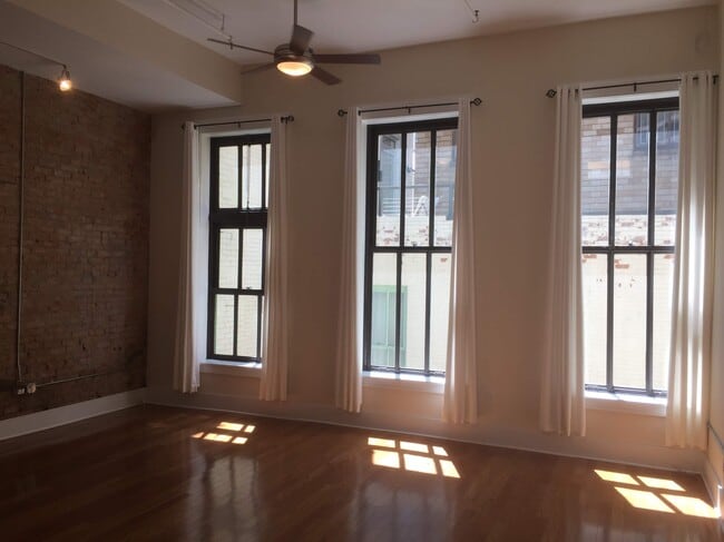 Building Photo - 417 Vine St