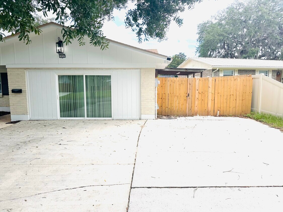Primary Photo - 1057 Knoll Cv