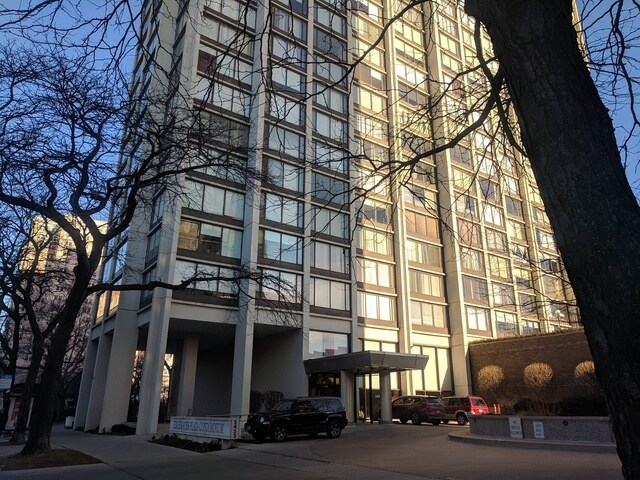 Building Photo - 5455 N Sheridan Rd