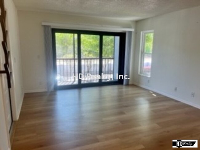 Building Photo - Updated 2/2 this is a must see!! Great Loc...