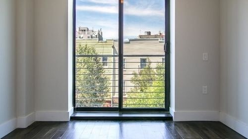 Building Photo - 146 Meserole St