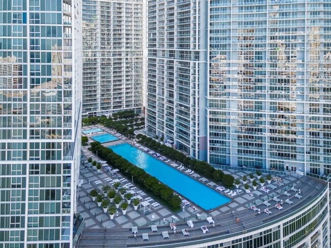 Building Photo - 495 Brickell Ave