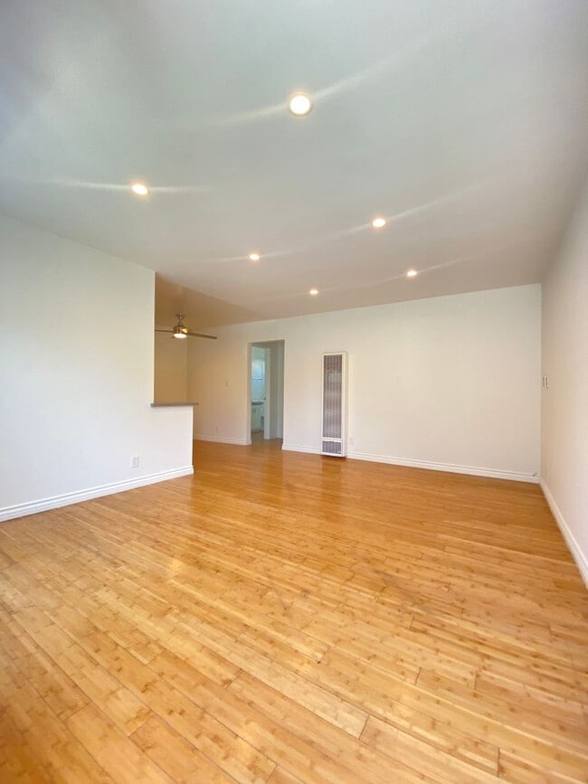 Foto del interior - 4327 Inglewood Blvd