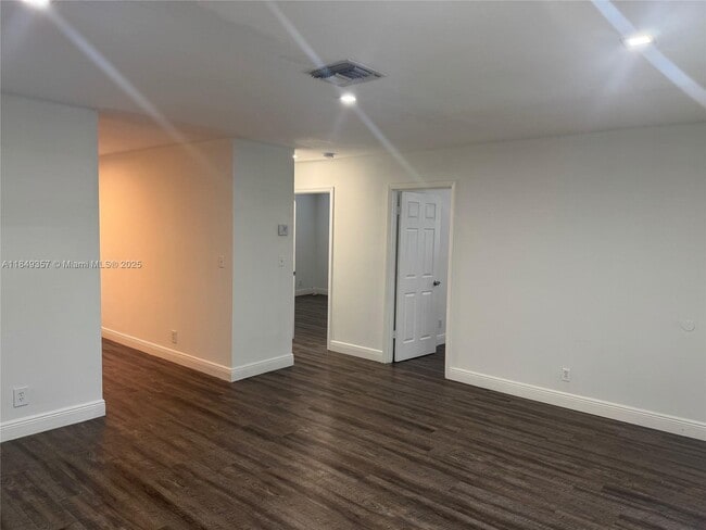 Building Photo - 6119 SW 33rd St