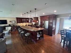 Building Photo - 807 Crabtree Dr