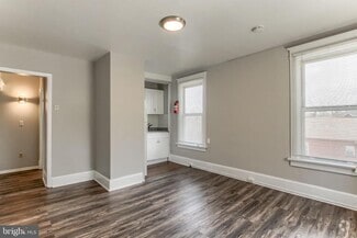 Building Photo - 2108 Walnut St