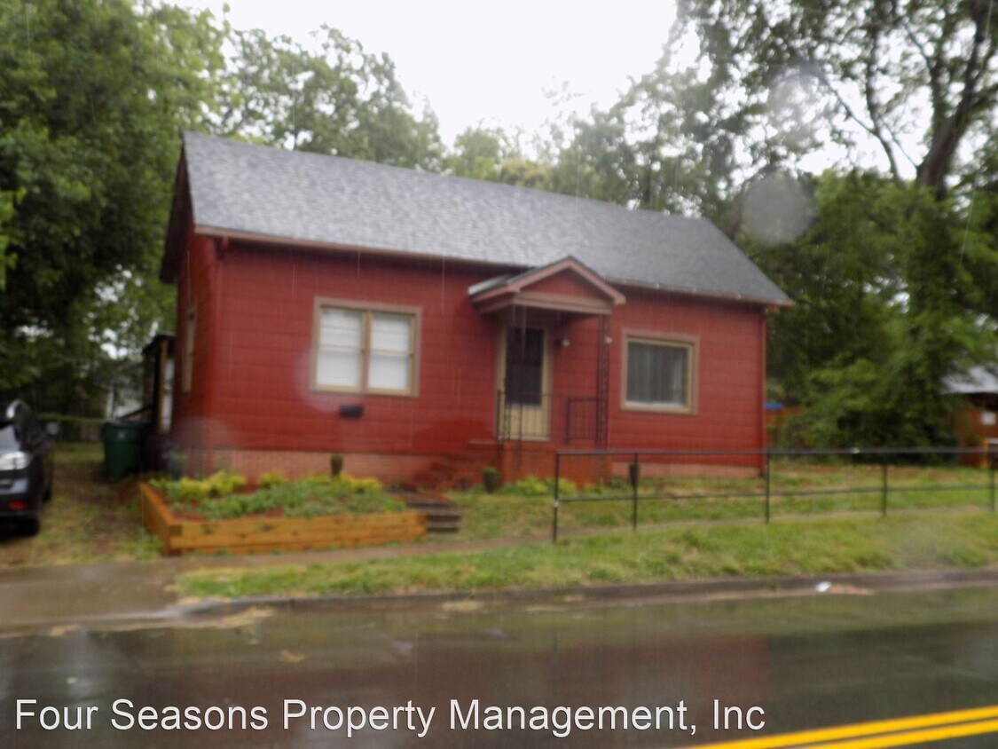 3 br, 2 bath House 3020 North Davidson S... House Rental in