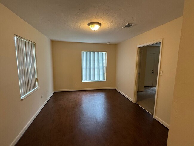 Foto del edificio - 4/2 Corner Lot Home with Fenced Yard