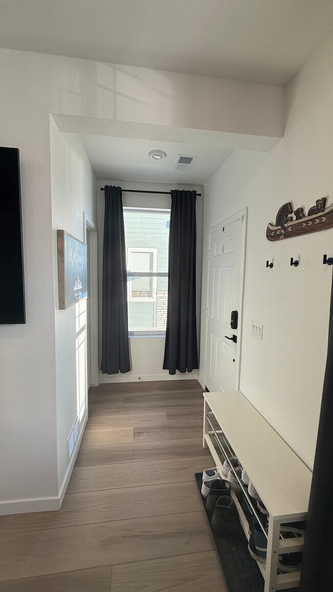 Foto del edificio - 725 Bennett Ave