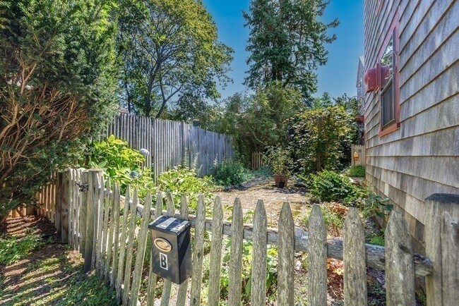 Building Photo - 14 Nicholson Hill Rd