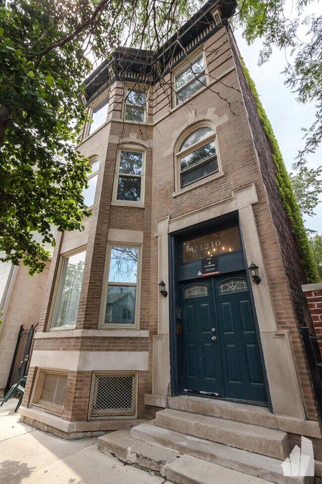 Foto del edificio - 3 bedroom in Chicago IL 60622