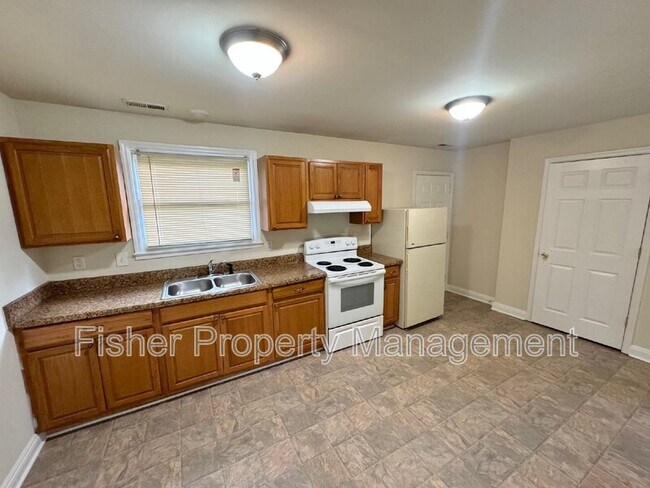 Foto del edificio - 2102 Brockway Ln
