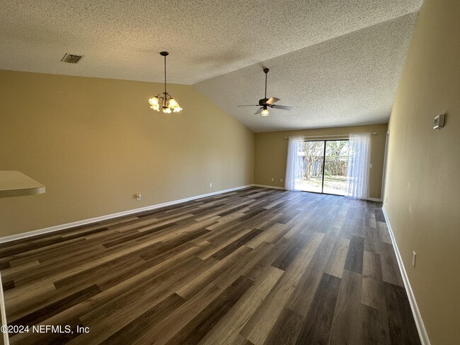 Foto del edificio - 8645 Greatpine Ln W