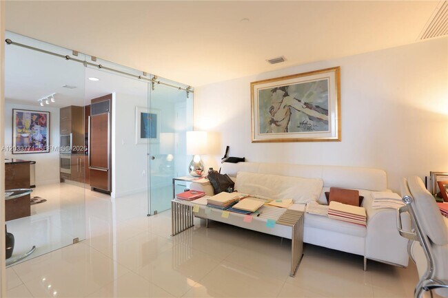 Building Photo - 495 Brickell Ave