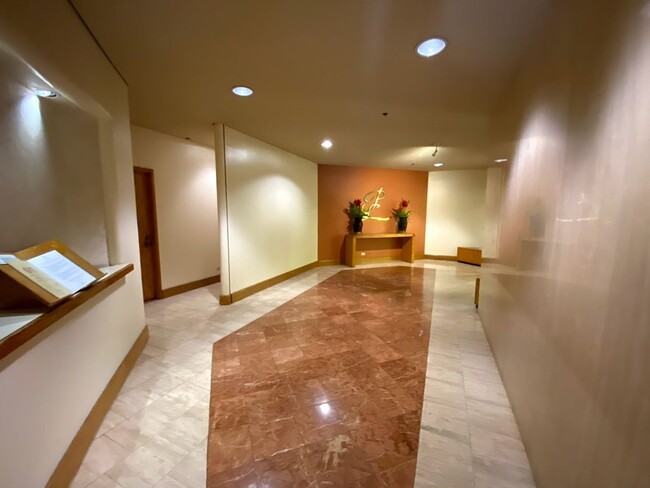 Building Photo - 504YAS