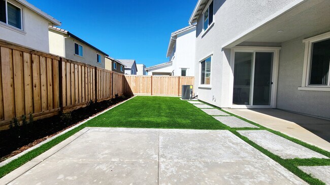 Foto del edificio - 4306 White Fir Loop