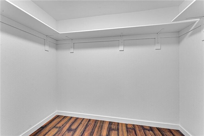 Foto del edificio - 4701 W Oak St