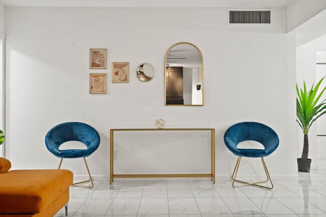 Foto del edificio - 8324 E Oak St