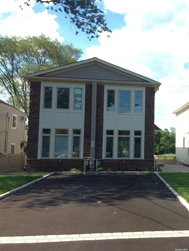 33 Pequot Ave, Port Washington, NY 11050 Townhome Rentals in Port