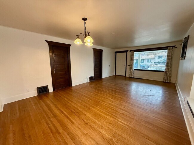 Foto del edificio - Spacious and Well-Equipped 3 Bed Spokane Home!!