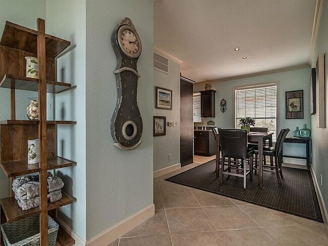 Building Photo - 7000 Seawall Blvd