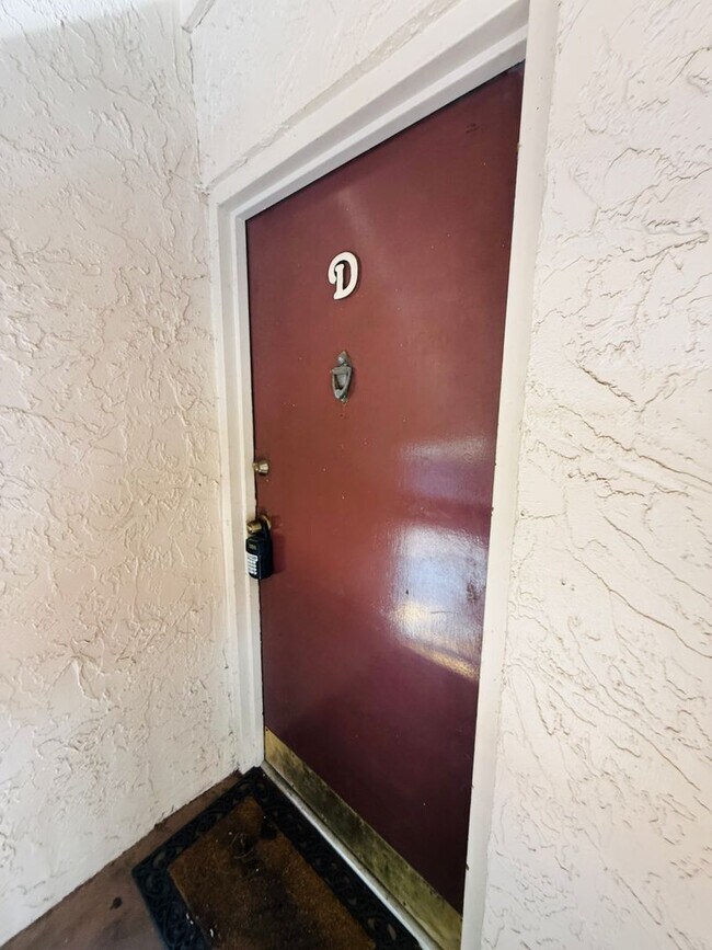 Building Photo - Charming 3 bedroom 1.5 bath condo for rent
