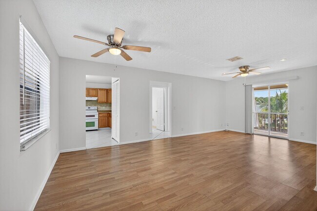Building Photo - 1580 Montauk Dr