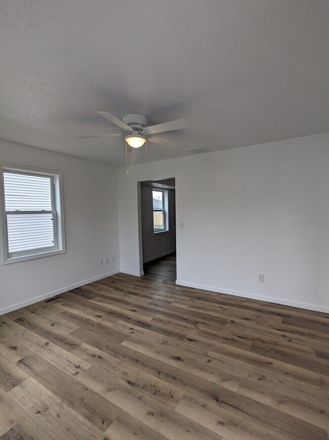 Foto del edificio - 1327 E 359th St
