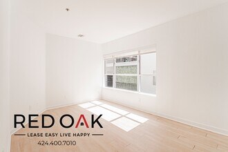 Building Photo - 939 Palm Ave