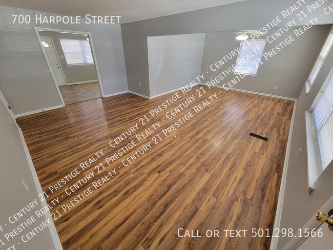 Building Photo - 700 Harpole St