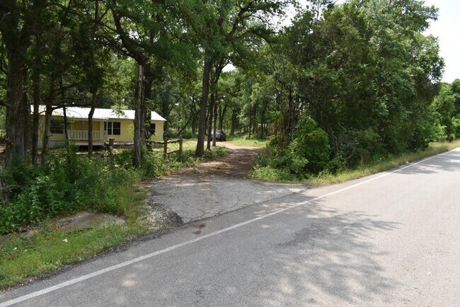Foto del edificio - 8607 Burleson Manor Rd