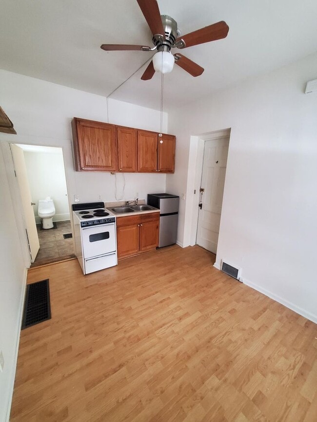Building Photo - 96 Rutgers St