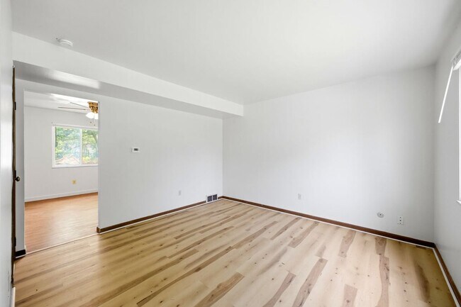 Foto del edificio - 1579 Briarwood Ave