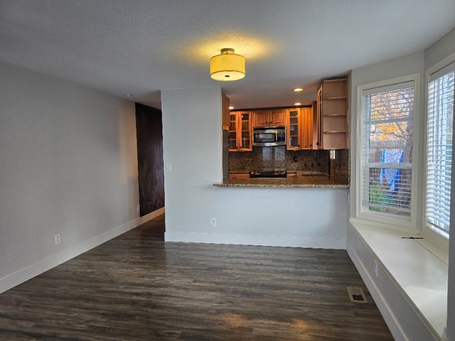 Building Photo - 2516 S Sumac Ln