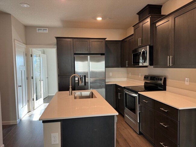 Foto del edificio - Townhome in Eagle Landing Neighborhood of ...