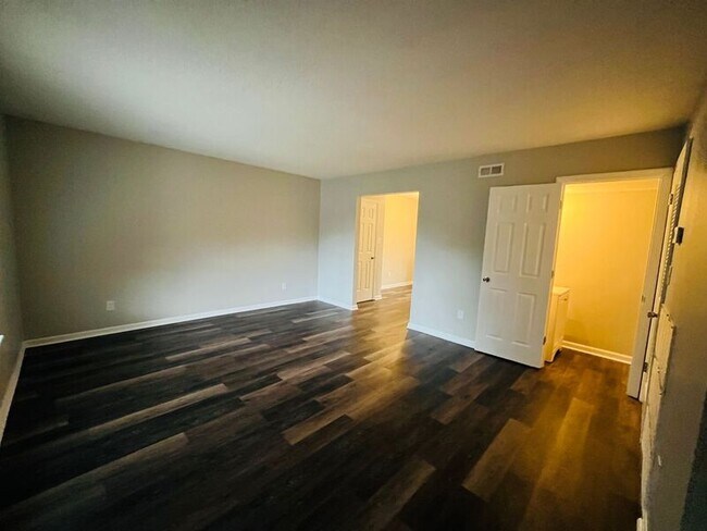 Foto del edificio - 701 Summitt Ave