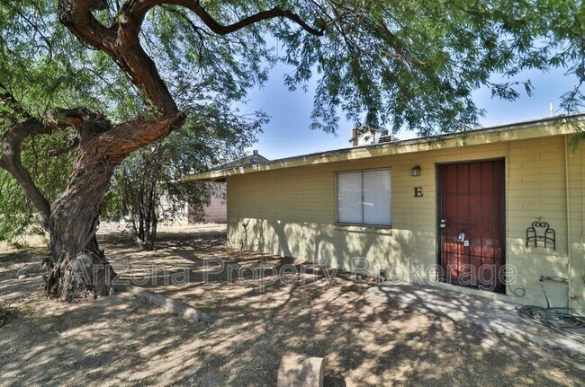 Building Photo - 2110 S Granada Dr
