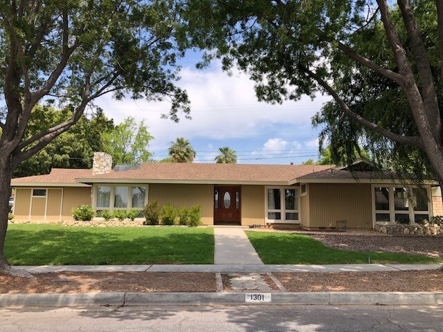 Primary Photo - 1301 Kensington Dr