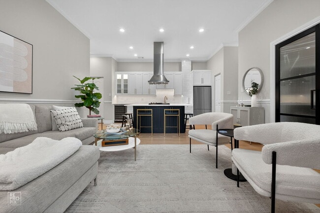 Building Photo - 1526 W Monroe St