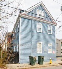 Building Photo - 146 Line St