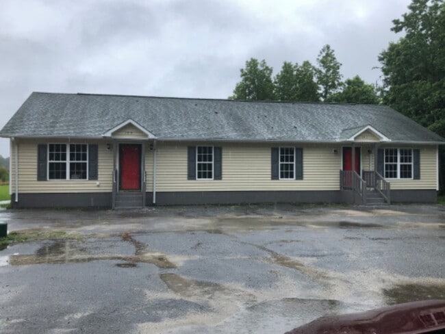 Building Photo - 141 Baileys Park Ln