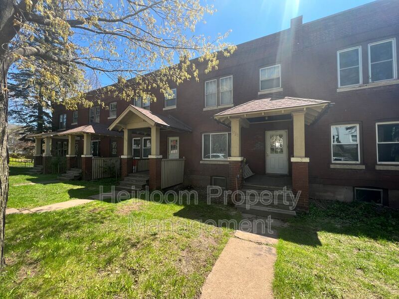 Primary Photo - 1730 E 5th St