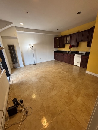 Building Photo - 2421 Hunter St