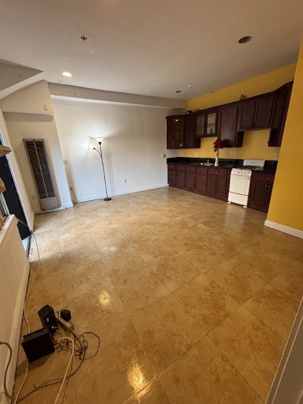 Photo - 2421 Hunter St Apartment