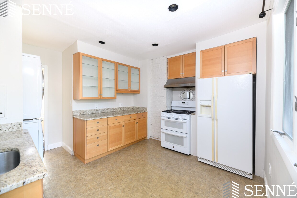 Primary Photo - 7 Greenough Ave